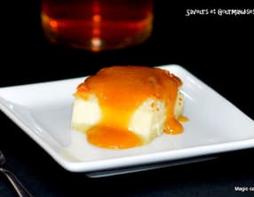 Gâteau magique et son coulis de caramel au cidre ou jus de pommes.