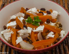 Salade de pois chiches aux légumes d'hiver et à la fêta