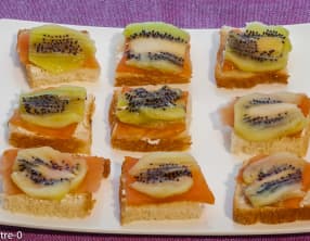 Toast kiwi truite fumée