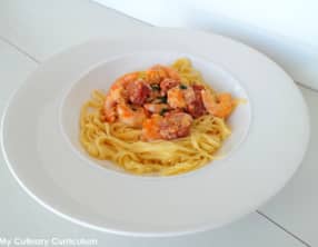 Crevettes sautées au chorizo et à la crème