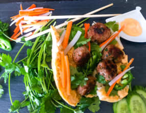 Bánh mì aux boulettes