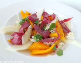 Salade de magrets fumés de canard choudou, pommes, mangues et oranges