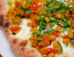 Pizza aux légumes et aux pois chiches