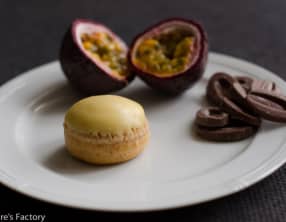 Choux fruit de la passion, chocolat au lait