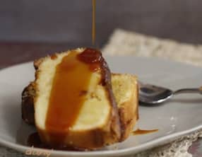 Cake au chocolat blanc et caramel salé