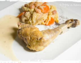 Pintade au chou vert et aux raisins