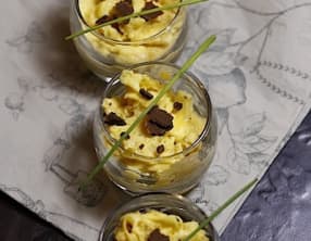 Verrines d'oeufs brouillés aux truffes