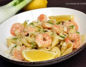 Pâtes conchiglie au citron et fenouil, crevettes, et baies de Szechuan rouge