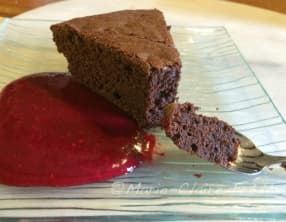 Gâteau au chocolat avec beurre, avec oeufs, avec gluten et avec plaisir
