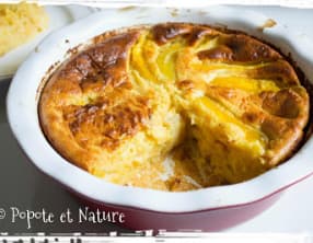 Gâteau façon clafoutis à la compote de pêches et à la mangue