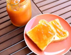 Confiture maison à l'abricot