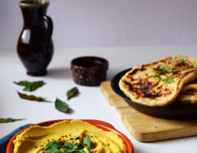 Naans et Houmous de lentilles corail, coco, curry