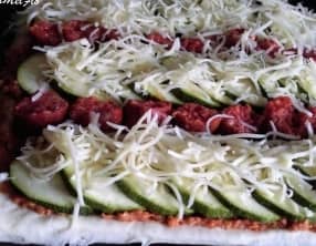 Tarte courgettes et merguez sur lit de caviar de tomates séchées