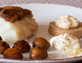 Dos de cabillaud en écailles de châtaignes, crème de châtaignes et son espuma