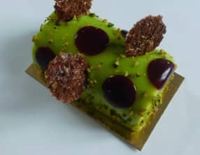 Bûche de Noël pistache-cerise