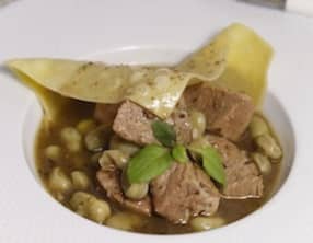 Ravioles ouvertes de veau aux fèves et à la tapenade