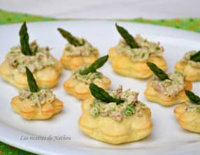 Feuilletés aux rillettes de thon, moutarde et asperges vertes