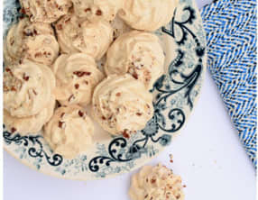 Meringues vanille, noisettes et noix de pécan