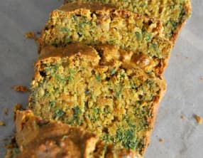 Cake aux fanes de carottes et tofu rosso