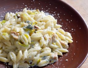 Gnocchetti sardi à la crème de bleu d'Auvergne, poireau et noix