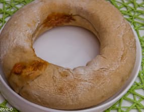 Couronne de pizza jambon, tomates et parmesan