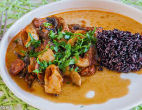 Calamars aux tomates et au riz noir