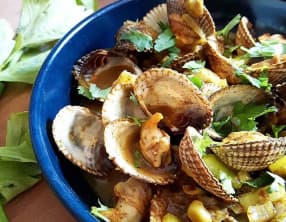 Curry de coques au céleri et à la coriandre