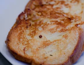 Croque perdu au cookie dough, aux spéculoos et aux noix