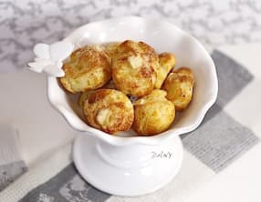 Gougères au Comté et à la moutarde