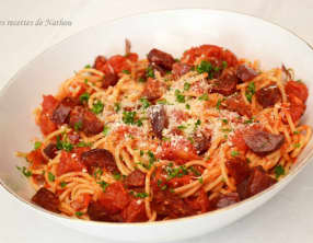 Spaghettis au chorizo, tomates et piment doux du Chili