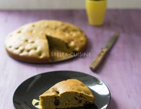 Gâteau moelleux au thé vert matcha et cerises griottes