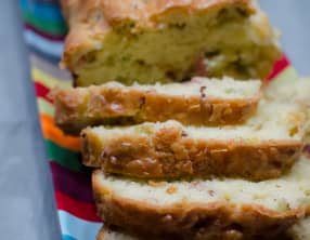 Cake au céleri branche, au bacon et à l'emmental