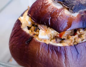 Aubergine ronde farcie au boulgour et à la feta