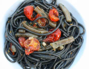 Spaghetti à l'encre de seiche et aux encornets