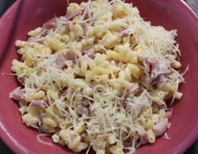 Coquillettes au jambon et à la vache-qui-rit