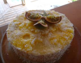 Entremet aux fruits exotiques, coco, passion, mangue et ananas