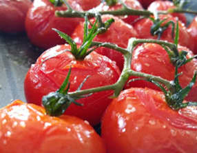 Tomates cerises sur grappe semi - confites