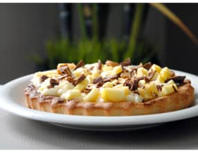 Tarte aux pommes sans gluten, à la crème pâtissière légère, chocolat au lait et noix de cajou