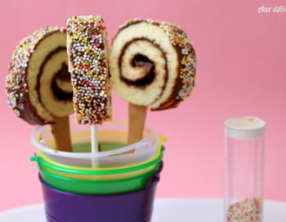 Sucettes de gâteau roulé