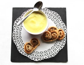 Velouté de chou fleur au curry, palmiers à la moutarde