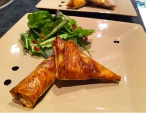 Brick chèvre et compotée de pommes, cassis, baie de yogi, miel