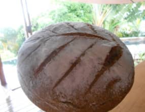 Pain au levain à la farine complète et au pavot