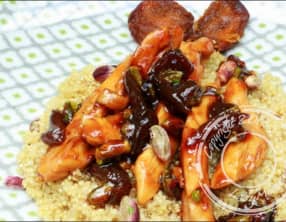 Poêlée de quinoa aux aiguillettes de volaille et aux abricots