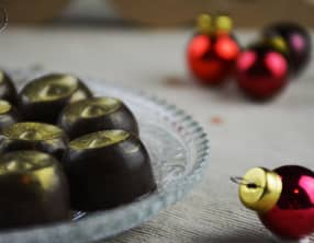Bonbons au chocolat fourrés à la framboise