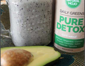 Smoothie banane myrtille avocat lait de cajou