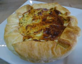 Quiche rustique courgette, ricotta, origan, petits lardons et piment d'Espelette