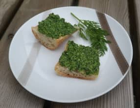 Pesto de fanes de radis et carottes au Cantal