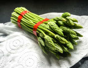 Asperges sauvages en brouillade