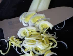 Émincer un blanc de poireau