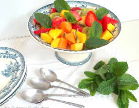 Salade de mangues, kiwis, fraises et melon à la menthe